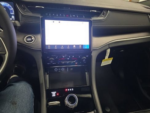 New 2025 Jeep Grand Cherokee Limited image 17