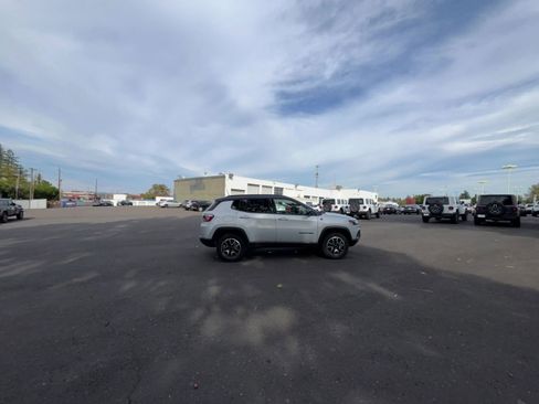 Used 2025 Jeep Compass Trailhawk w/ Trailer Tow Group image 15