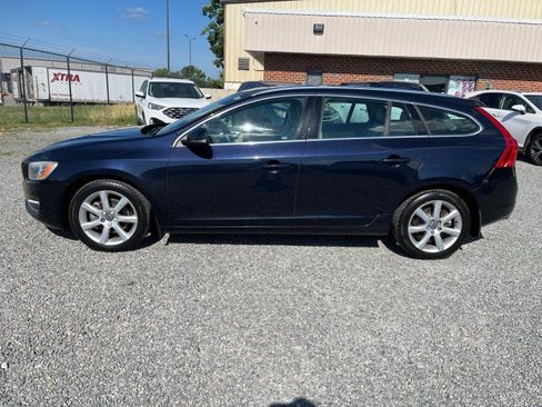 Used 2017 Volvo V60 T5 Premier w/ Convenience Package FWD image 10