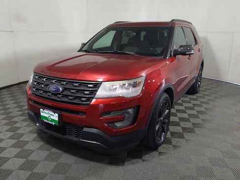 Used 2017 Ford Explorer XLT w/ Equipment Group 202A AWD/4WD image 15