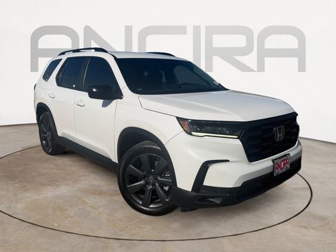 Used 2025 Honda Pilot Sport image 4