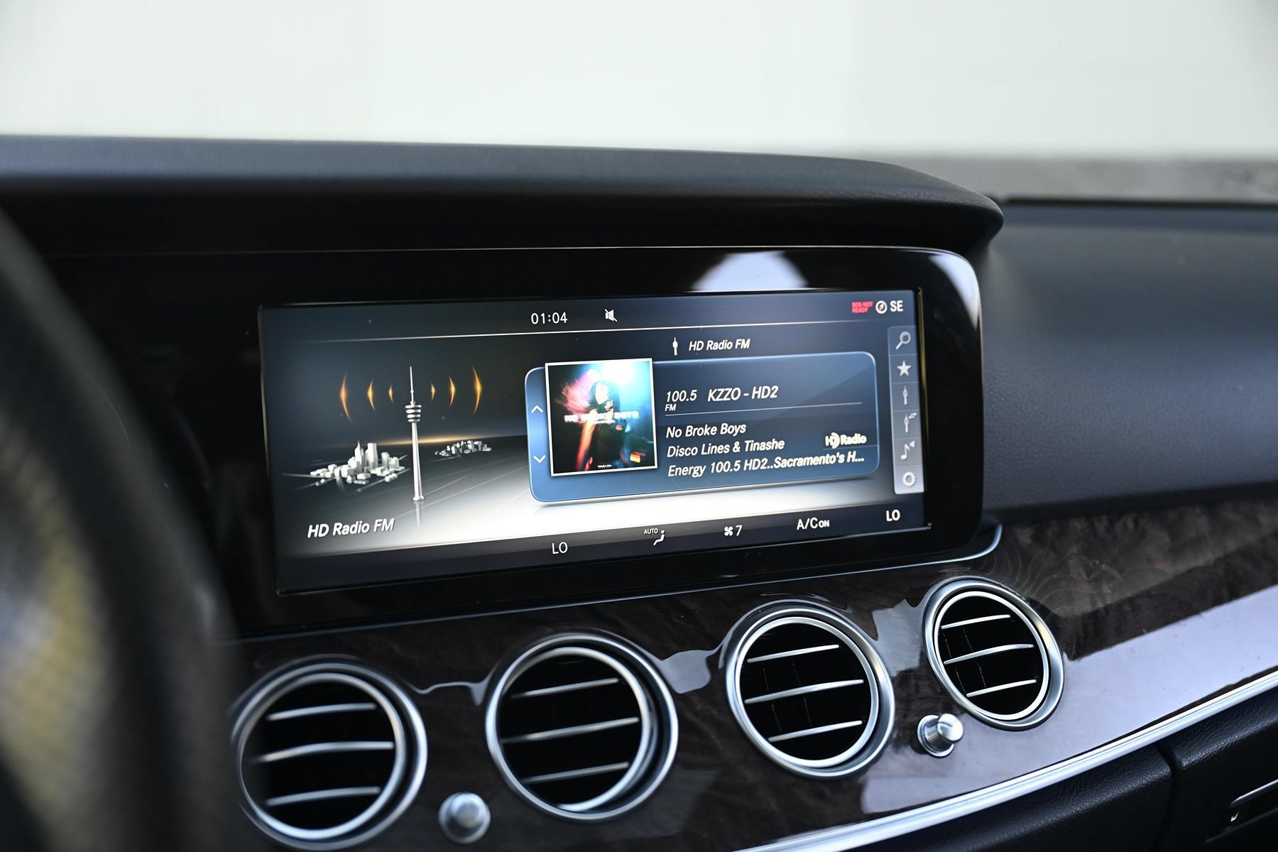 Used 2017 Mercedes-Benz E 300 image 30