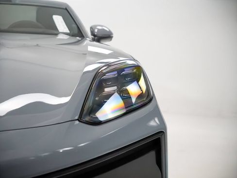 Certified 2026 Porsche Cayenne E-Hybrid Coupe AWD/4WD image 9