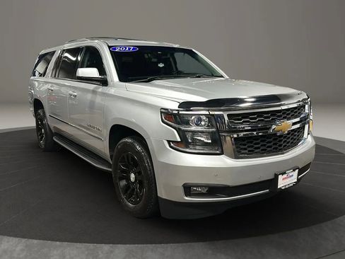 Used 2017 Chevrolet Suburban LT image 7