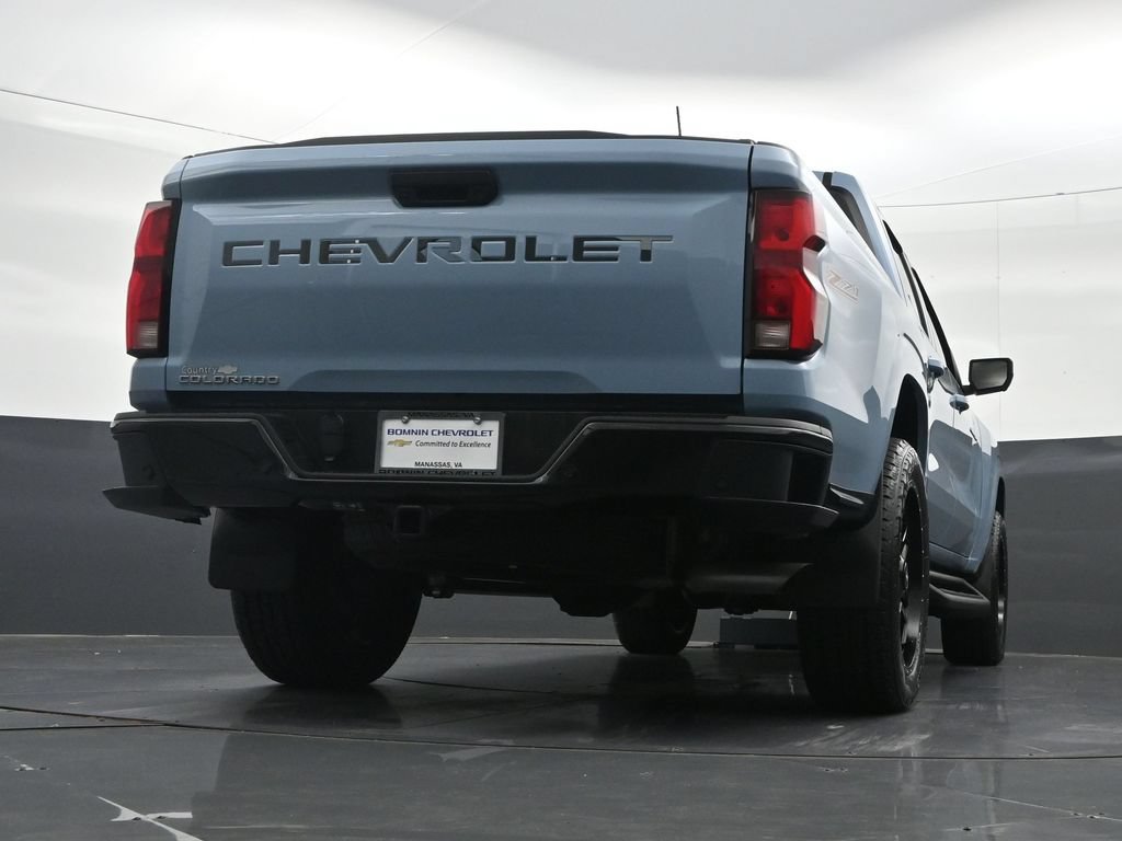 Used 2025 Chevrolet Colorado Z71 w/ Technology Package AWD/4WD image 35