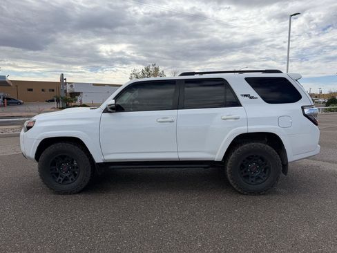 Used 2023 Toyota 4Runner TRD Off-Road Premium w/ Moonroof Package AWD/4WD image 2