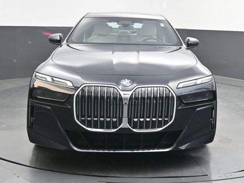 Certified 2023 BMW 760i xDrive image 2