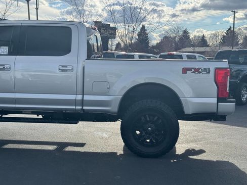 Used 2019 Ford F350 Lariat image 10