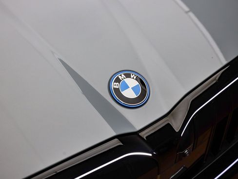 Certified 2025 BMW i5 eDrive40i w/ M Sport Package image 6