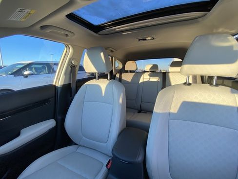 Certified 2021 Kia Seltos SX w/ SX Sunroof Package image 25