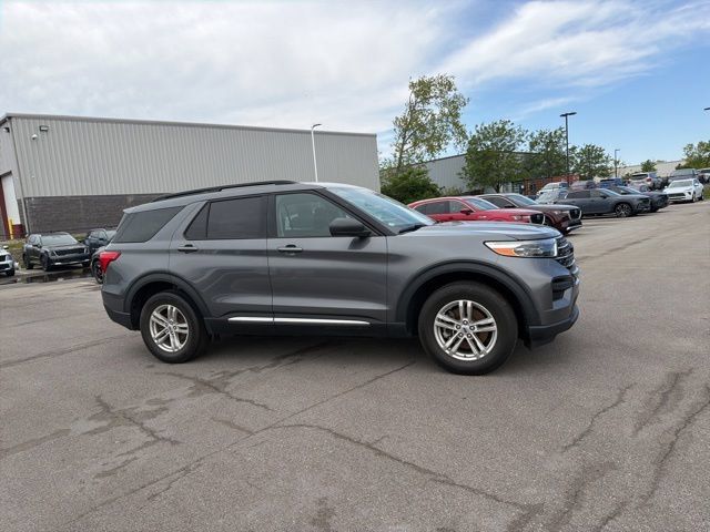 Used 2021 Ford Explorer XLT w/ Class III Trailer Tow Package AWD/4WD image 3