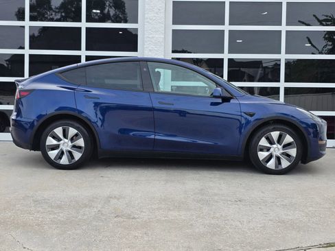 Used 2023 Tesla Model Y Long Range AWD/4WD image 3
