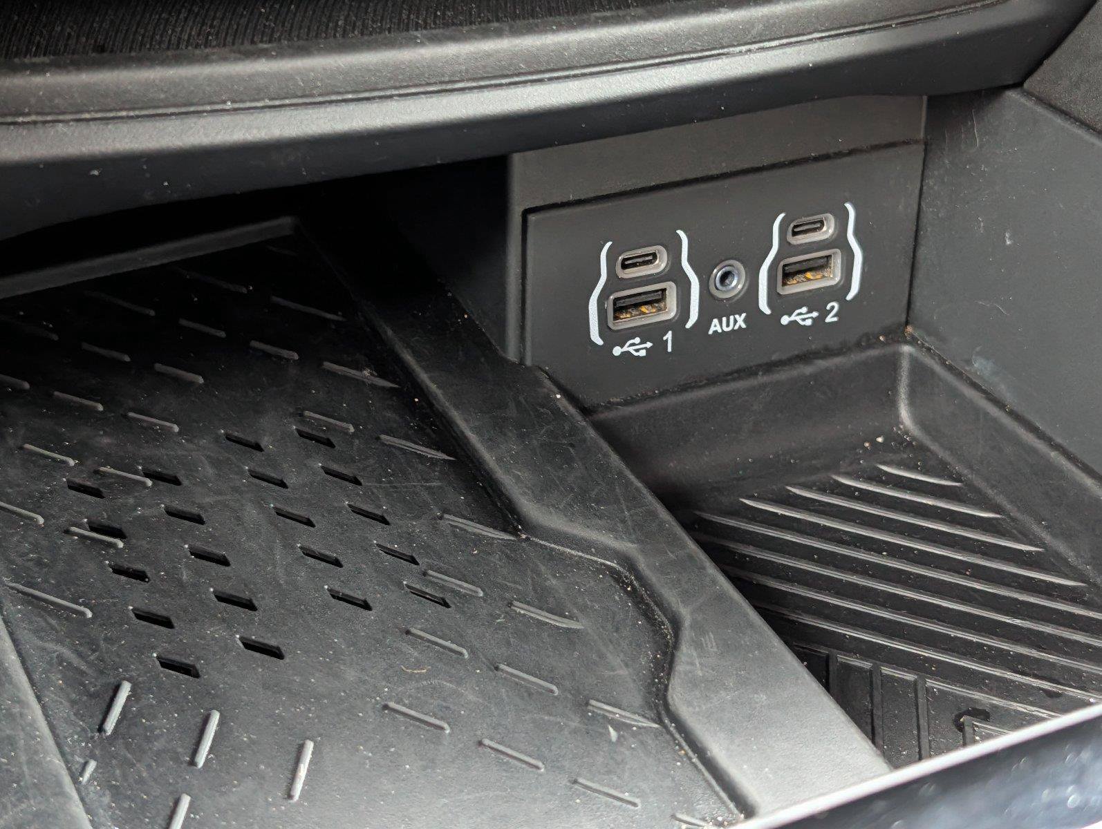 Used 2025 Chrysler Pacifica Limited FWD image 22