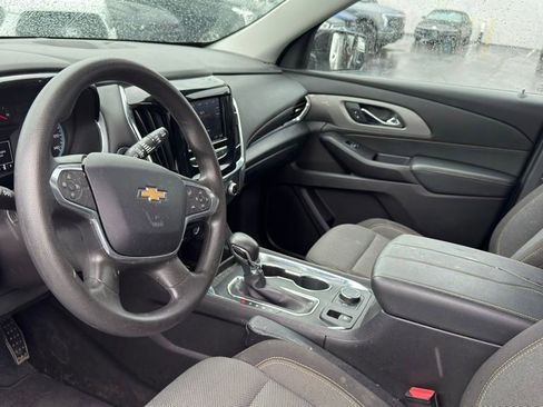 Used 2021 Chevrolet Traverse LS AWD/4WD image 9