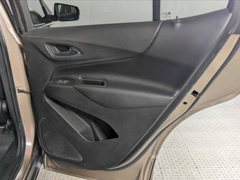 Used 2018 Chevrolet Equinox LT FWD image 19