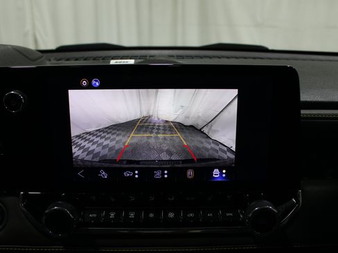 Used 2026 Chevrolet Colorado ZR2 w/ Technology Package AWD/4WD image 16