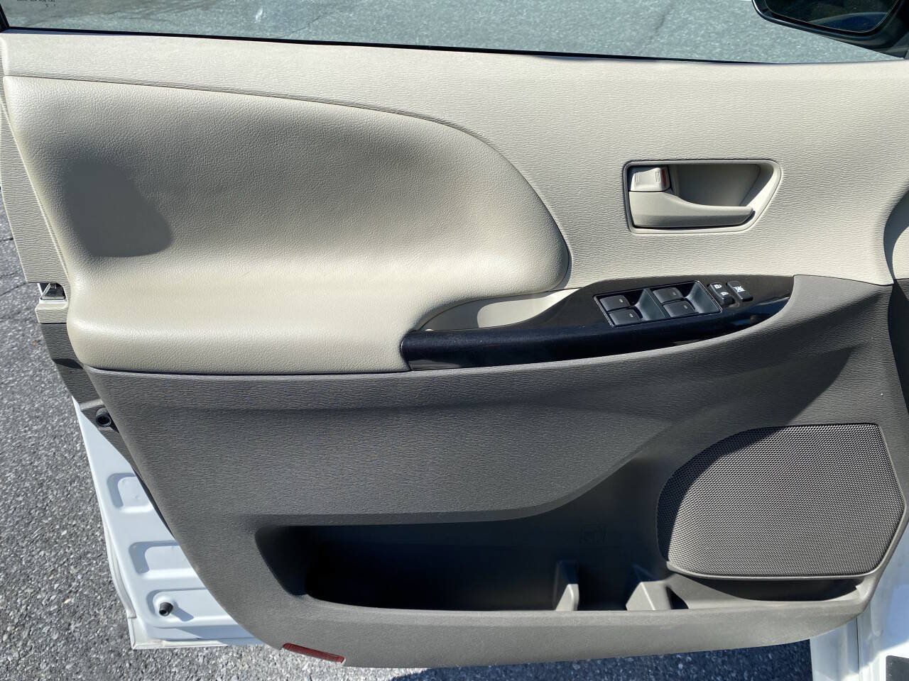 Used 2014 Toyota Sienna LE FWD image 10
