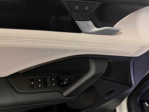 Certified 2025 Volkswagen Tiguan SE w/ Panoramic Sunroof Package image 21