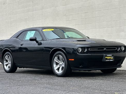 Used 2018 Dodge Challenger SXT image 1