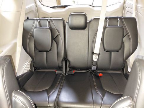 Certified 2023 Chrysler Pacifica Touring-L FWD image 16