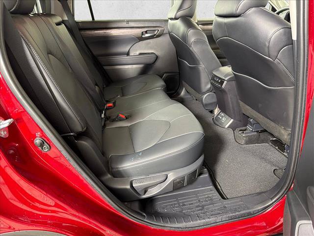Used 2026 Toyota Highlander Limited AWD/4WD image 16