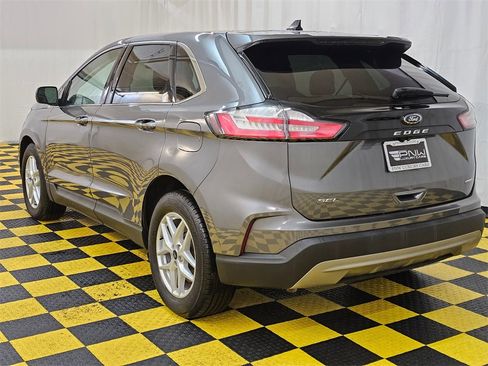 Used 2021 Ford Edge SEL w/ Cargo Accessory Package image 5