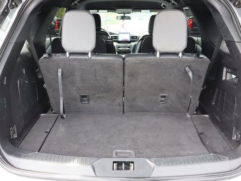 Used 2020 Ford Explorer XLT w/ Equipment Group 202A AWD/4WD image 26
