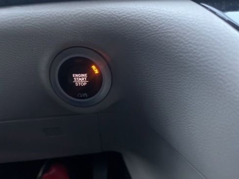 Used 2022 Chrysler Voyager LX image 26