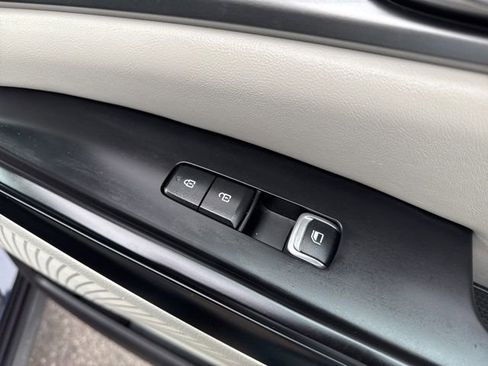 Used 2024 Kia Carnival LX image 45