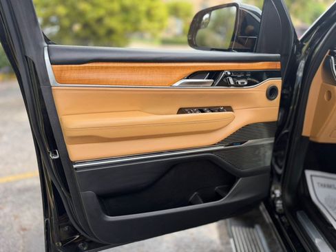 Used 2022 Jeep Grand Wagoneer Series III w/ Rear Seat Video Group 1 AWD/4WD image 15