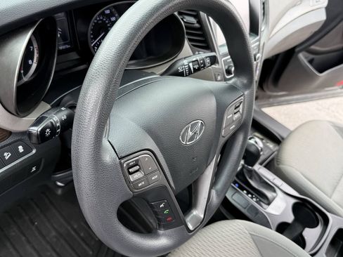 Used 2017 Hyundai Santa Fe SE AWD/4WD image 13