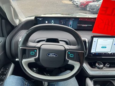 Used 2025 Ford Expedition Max Platinum w/ Driver's Package AWD/4WD image 22