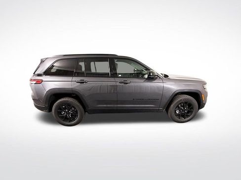 New 2025 Jeep Grand Cherokee Laredo image 8