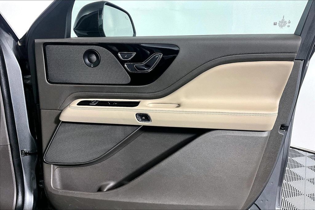 Used 2023 Lincoln Aviator Reserve w/ Equipment Group 201A AWD/4WD image 24