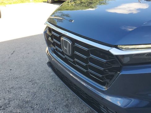 Used 2025 Honda CR-V EX-L image 11