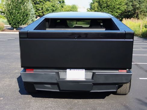 Used 2024 Tesla Cybertruck AWD Crew Cab image 22