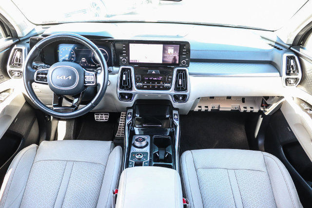 Certified 2023 Kia Sorento SX Prestige AWD/4WD image 13