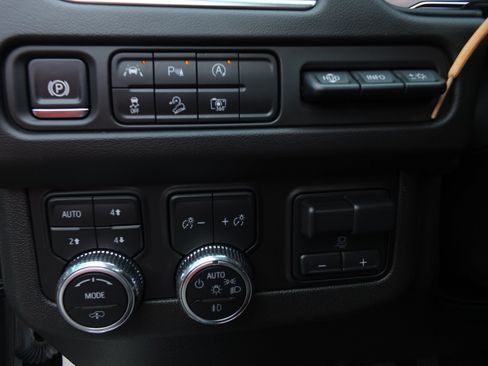 Used 2023 GMC Yukon AT4 w/ AT4 Premium Plus Package AWD/4WD image 22