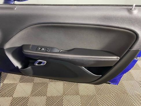 Used 2018 Dodge Challenger SXT w/ Blacktop Package image 10
