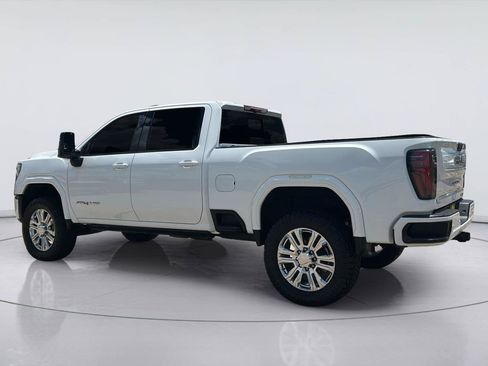 Used 2024 GMC Sierra 2500 AT4 w/ AT4 Premium Plus Package AWD/4WD image 4