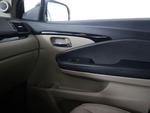 Used 2017 Honda Pilot Touring image 31