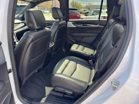 Used 2025 Cadillac XT6 Premium Luxury image 10