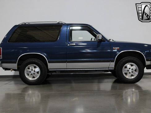 Used 1988 Chevrolet S10 Pickup 4WD image 11