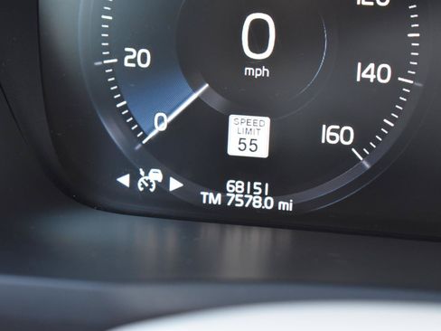 Used 2021 Volvo XC90 T5 Momentum w/ Protection Package Premier FWD image 37