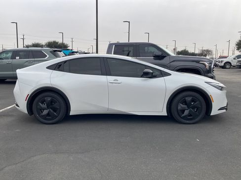 New 2026 Toyota Prius LE FWD image 4