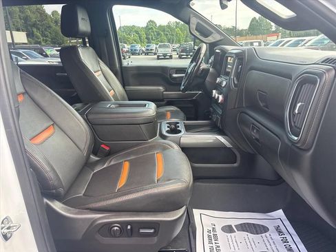 Used 2022 GMC Sierra 2500 AT4 w/ AT4 Preferred Package AWD/4WD image 12