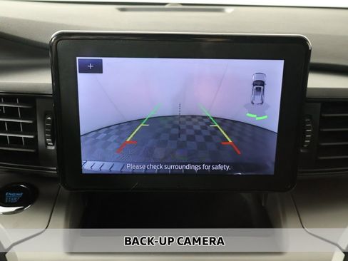 Used 2022 Ford Explorer XLT image 5