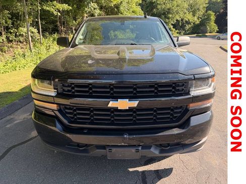 Used 2019 Chevrolet Silverado 1500 Custom w/ Custom Convenience Package AWD/4WD image 3