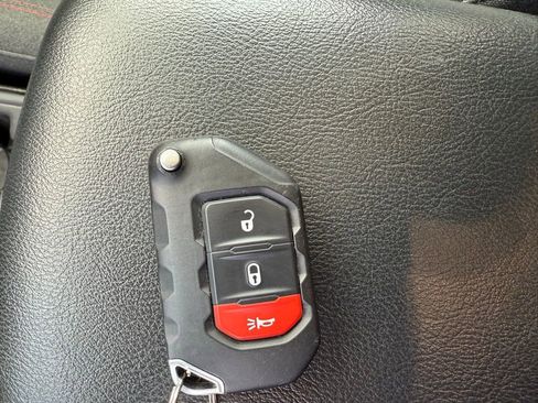 Used 2025 Jeep Wrangler Unlimited Rubicon image 13