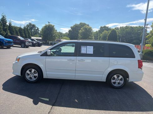Used 2011 Dodge Grand Caravan Mainstreet w/ PWR Convenience Group FWD image 2
